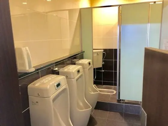 Kulübe, Sadece erkekler için (Capsule Room)