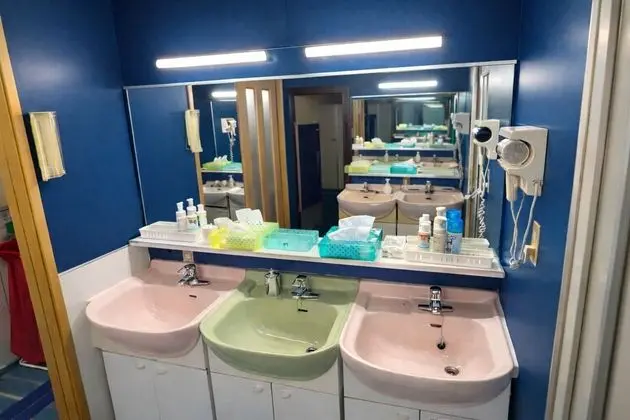 Kulübe, Sadece erkekler için (Capsule Room)
