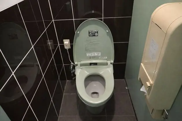 Kulübe, Sadece erkekler için (Capsule Room)