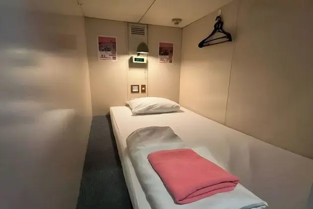 Kulübe, Sadece kadınlar için (Capusle Room)