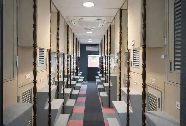 Kulübe, Sadece kadınlar için (Capusle Room)