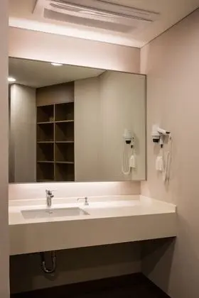 Double Room (No shower, 12hrs use, Transit passengers are not allowed to stay)