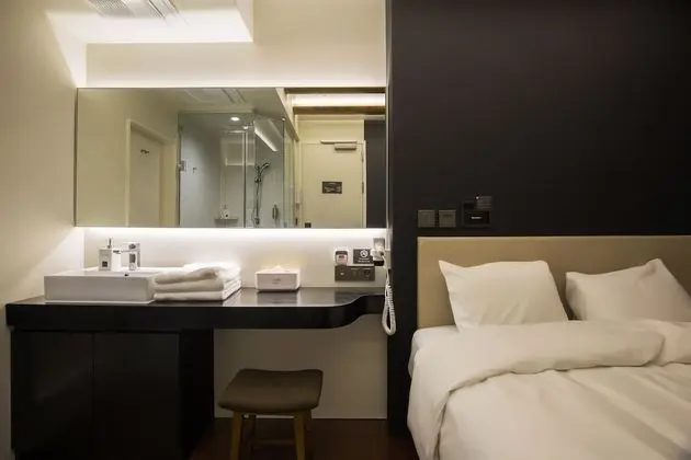 Double Room (Shower, 12hrs use, Transit passengers are not allowed to stay)
