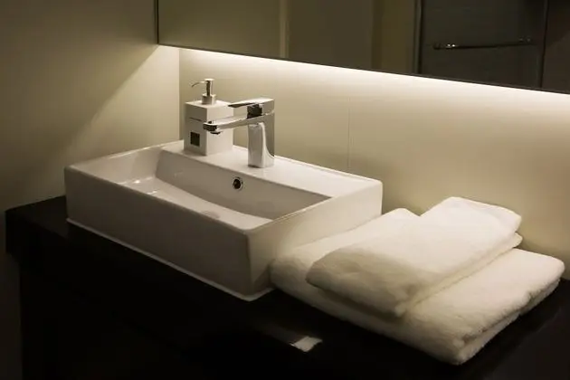 Double Room (Shower, 12hrs use, Transit passengers are not allowed to stay)