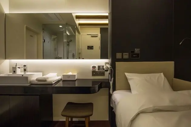 Single Room (Shower, 12hrs use, Transit passengers are not allowed to stay)