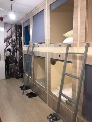 Ortak Ranzalı Oda, 1 Tek Kişilik Yatak