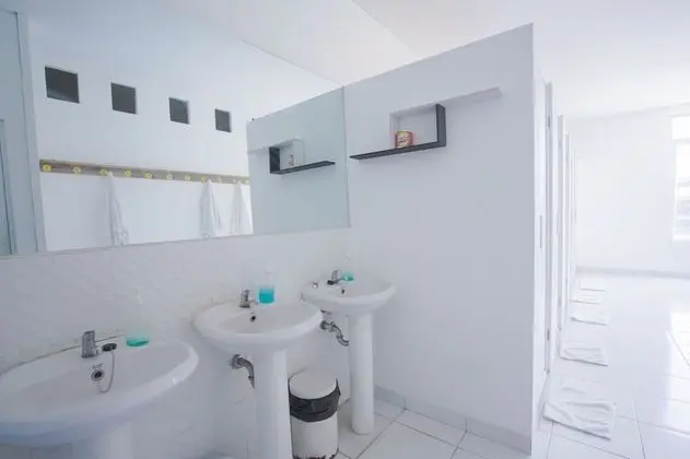 Basic Ortak Ranzalı Oda, Sadece erkekler için, Sigara İçilmez