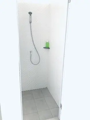 Basic Ortak Ranzalı Oda, Sadece erkekler için, Sigara İçilmez