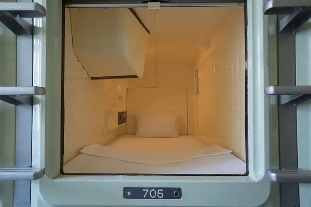 Oda, Sadece erkekler için (1 Capsule, Shared Shower)