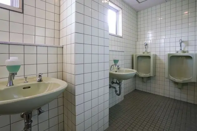 Oda, Sadece erkekler için (1 Capsule, Shared Shower)
