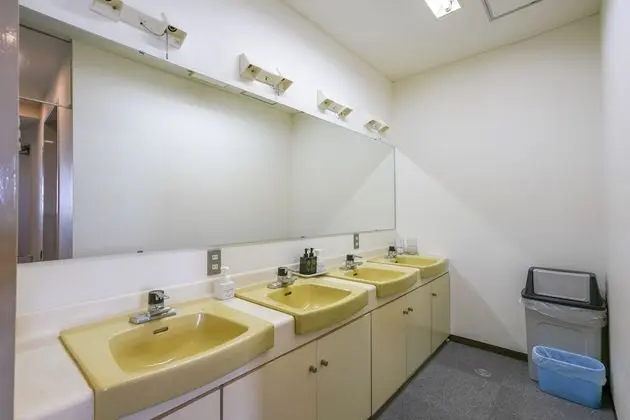 Oda, Sadece erkekler için (1 Capsule, Shared Shower)