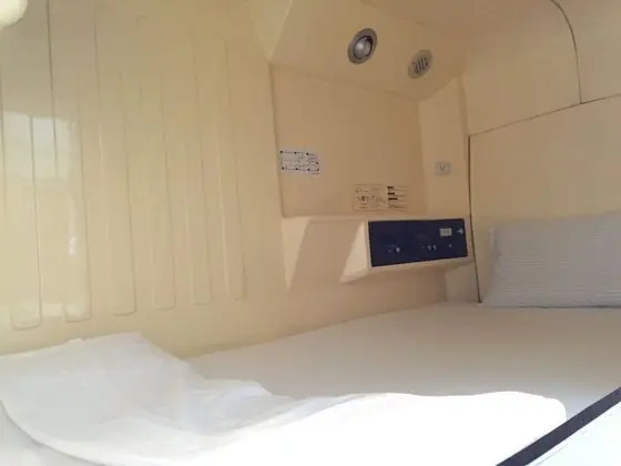 Oda, Sadece kadınlar için (1 Capsule, Shared Shower)