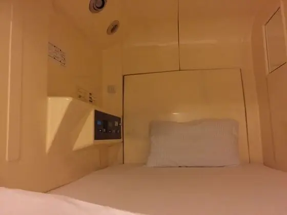 Oda, Sadece kadınlar için (1 Capsule, Shared Shower)