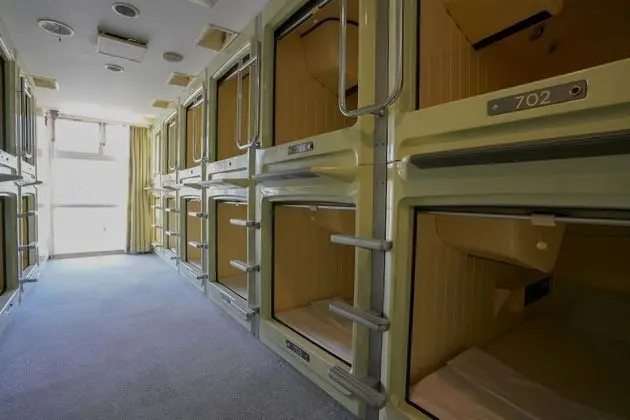 Oda, Sadece kadınlar için (1 Capsule, Shared Shower)