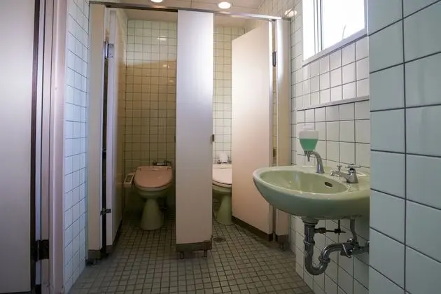 Oda, Sadece kadınlar için (1 Capsule, Shared Shower)