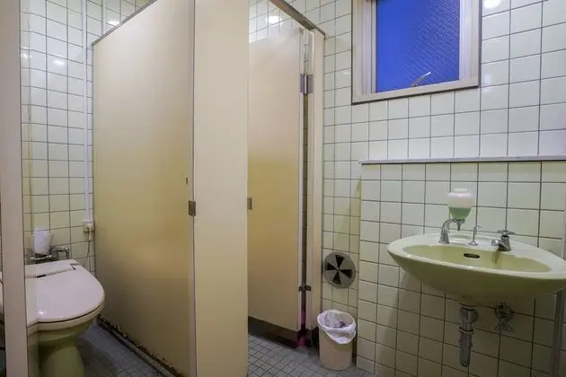 Oda, Sadece kadınlar için (1 Capsule, Shared Shower)