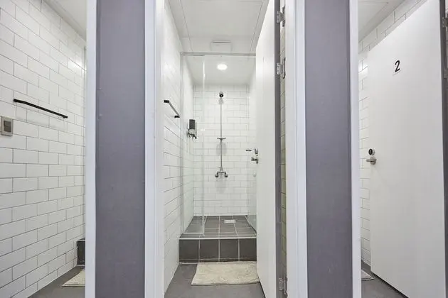 Basic Ortak Ranzalı Oda, Sadece erkekler için