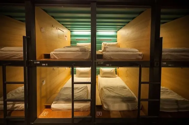 Capsule Female (Check-In between 2000 - 0400 (12 hours stay)