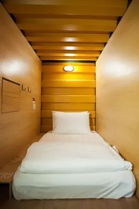 Capsule Mixed (Check-In between 2000 - 0400 (12 hours stay)