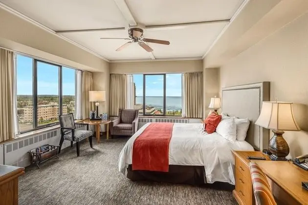 Deluxe Oda, 1 En Büyük (King) Boy Yatak