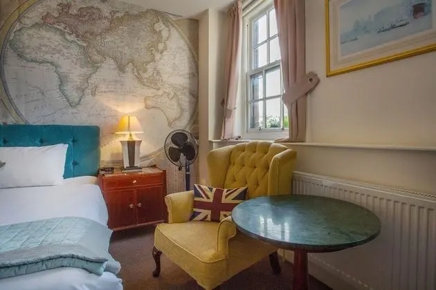 Standard Oda, 1 En Büyük (King) Boy Yatak, Ortak Banyo