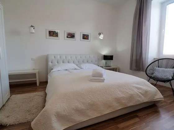 Exclusive Apartment (2)