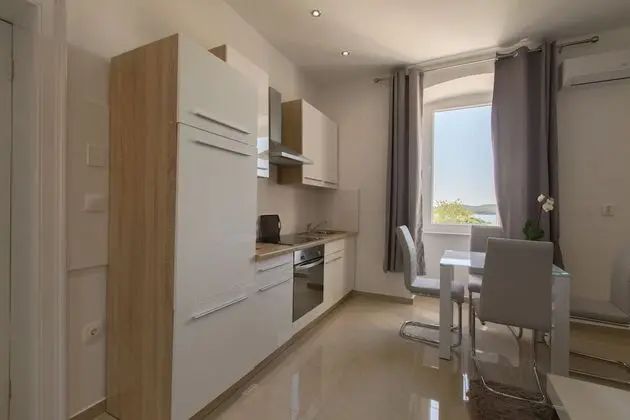 Exclusive Apartment (2)