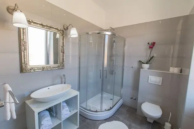 Exclusive Apartment (2)