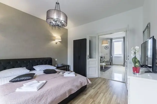 Exclusive Apartment (3)