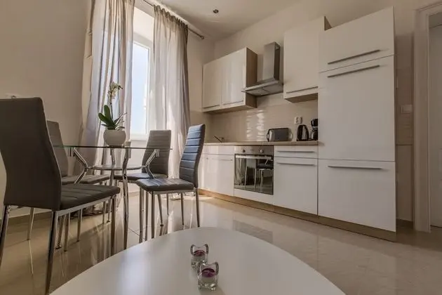 Exclusive Apartment (3)