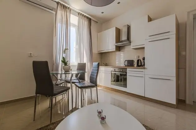 Exclusive Apartment (3)