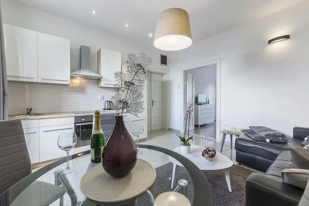 Exclusive Apartment (3)