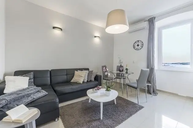 Exclusive Apartment (3)