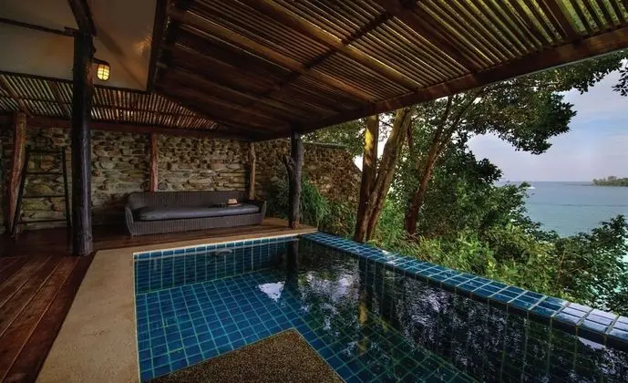 Mini Pool Villa / Tropical Style