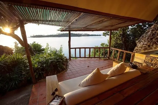 Mini Pool Villa / Tropical Style