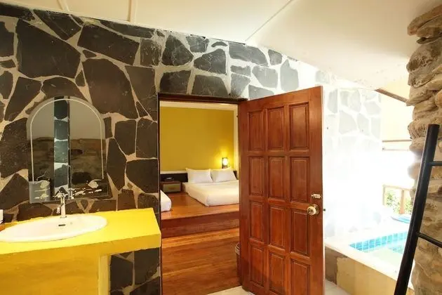 Mini Pool Villa / Tropical Style