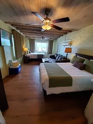 Waterfront Efficiency, 2 Double Beds - Sombrero