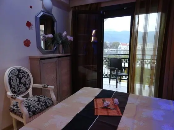 Standard Studio, Sea View