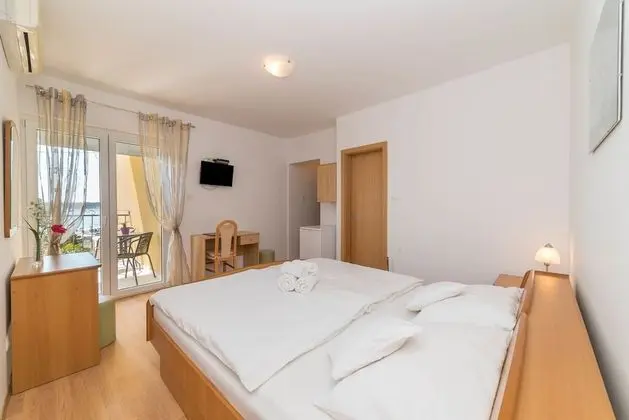Deluxe Tek Büyük Yataklı Oda, Bahçe Manzaralı (106)