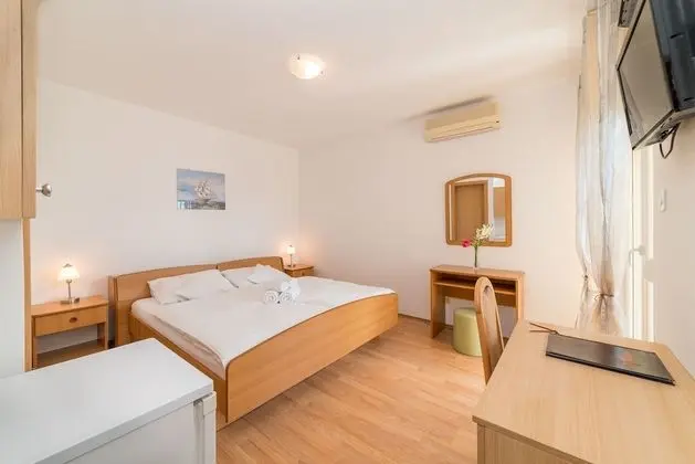 Deluxe Tek Büyük Yataklı Oda, Bahçe Manzaralı (106)