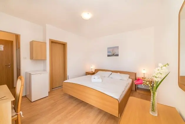 Deluxe Tek Büyük Yataklı Oda, Bahçe Manzaralı (106)