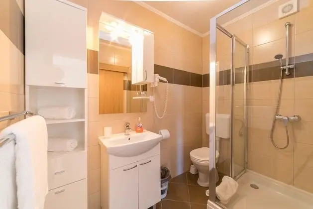 Deluxe Tek Büyük Yataklı Oda, Bahçe Manzaralı (106)