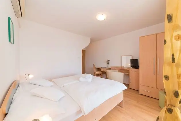 Deluxe Tek Büyük Yataklı Oda, Deniz Manzaralı (105)