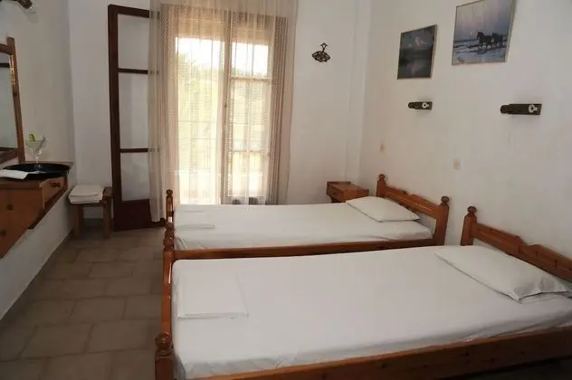 Stüdyo, Havuz Manzaralı