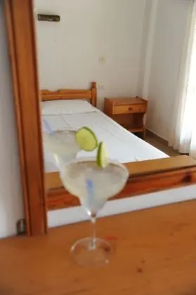 Stüdyo, Havuz Manzaralı