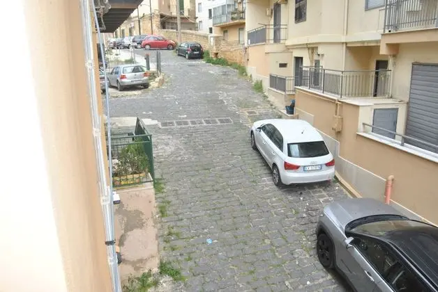 Apart Daire, 1 Büyük (Queen) Boy Yatak ve Çekyat