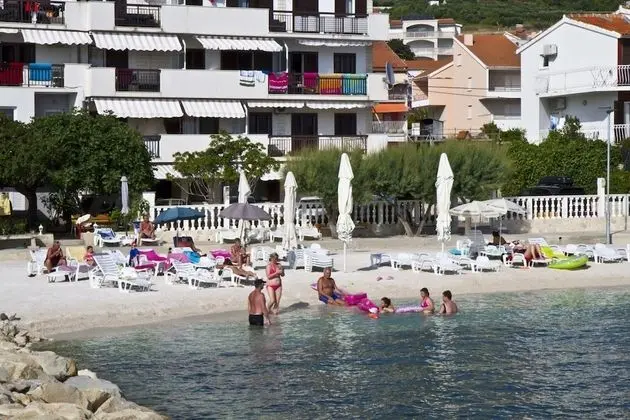 Apart Daire, 1 Büyük (Queen) Boy Yatak