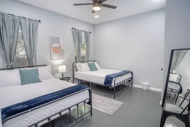 Ev (4 Bedrooms)
