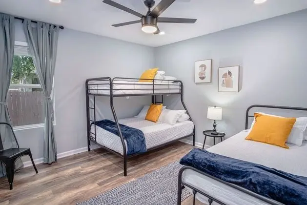 Ev (4 Bedrooms)