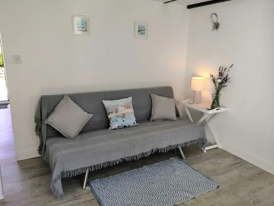 Kır Evi, 1 Büyük (Queen) Boy Yatak ve Çekyat